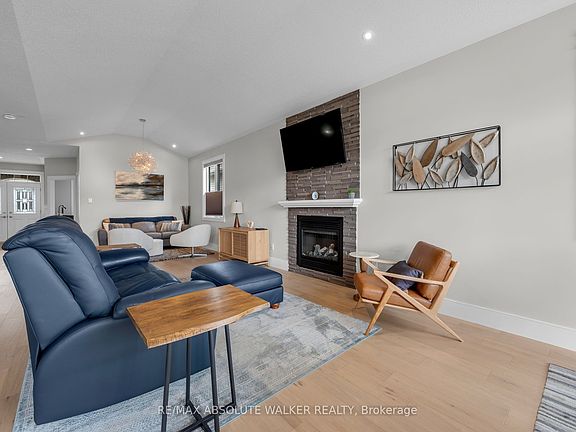 4th image of 355 Nestleton St