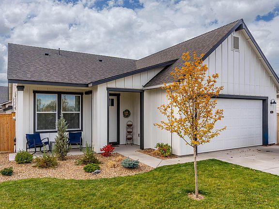 2nd image of 2853 NE Wells Acres Rd