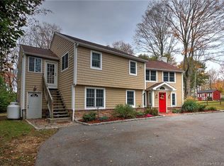 1 Summitt Rd, Newtown, CT 06470