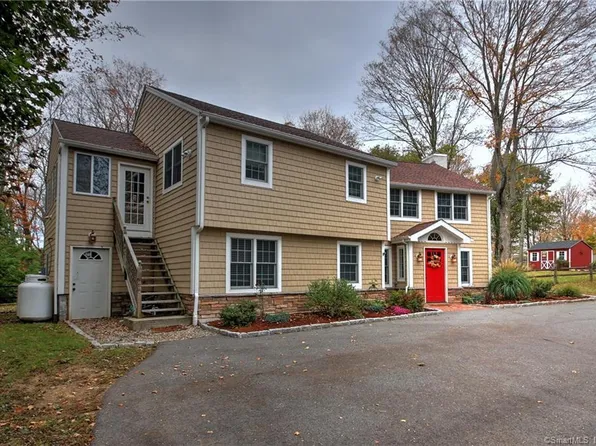 1 Summitt Road, Newtown, CT 06470