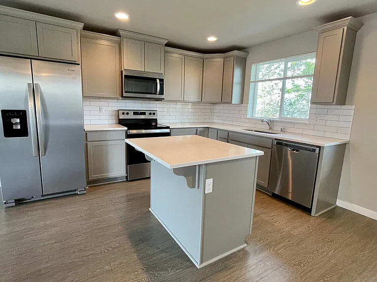 212 Jefferson Ave NW #B — Photo 4