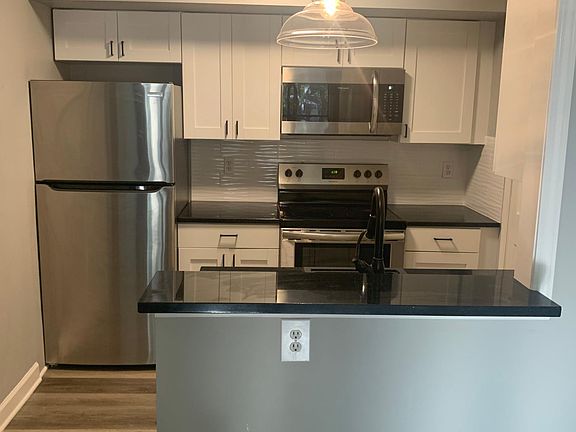 3rd image of 935 Washington St APT 201