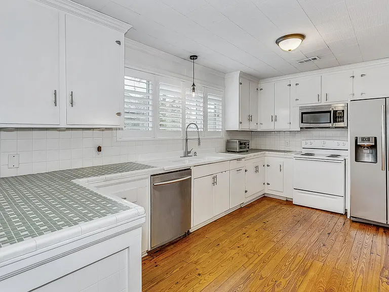 1812 E Avery St — Photo 14