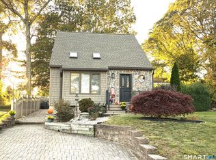 32 South Edgewood Road, East Lyme, CT 06357