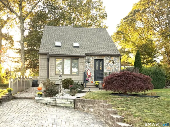 32 South Edgewood Road, East Lyme, CT 06357