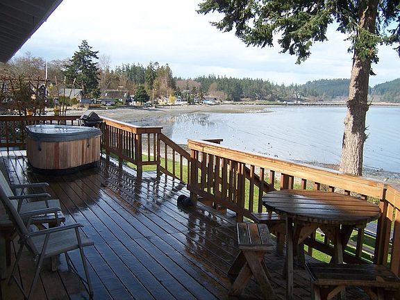 front deck with hottub