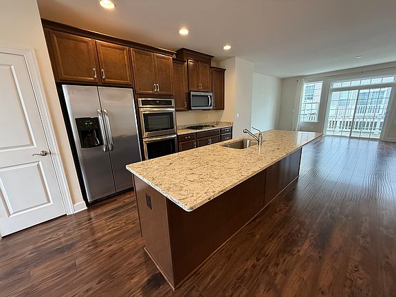 3rd image of 6002 Camerons Ferry Dr