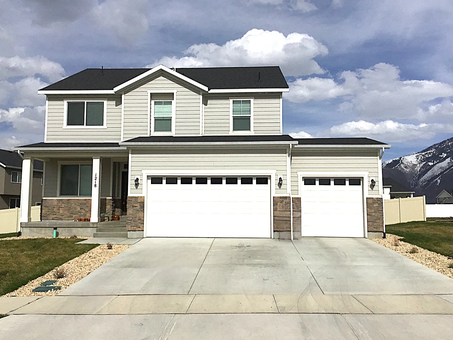 6 bed, 3.5 bath, 3277 sqft, $3,535 — Photo 1