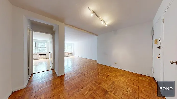 Rented by Bond New York | media 17