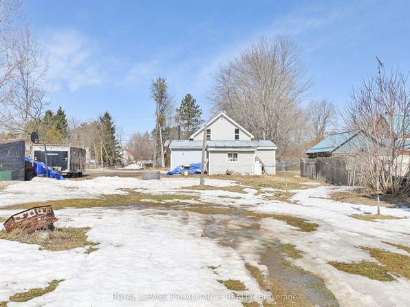 16 Glastonbury Rd, Addington Highlands, ON K0H 2G0