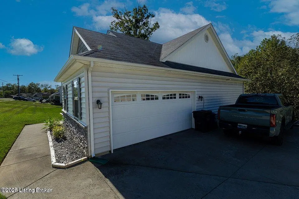 4 bed, 3.0 bath, 2656 sqft, $2,600 — Photo 3