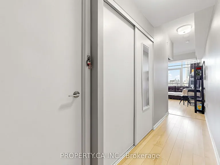 36 Lisgar St #819W — Photo 3