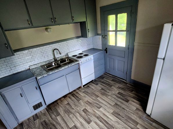 48 Riverside St #4