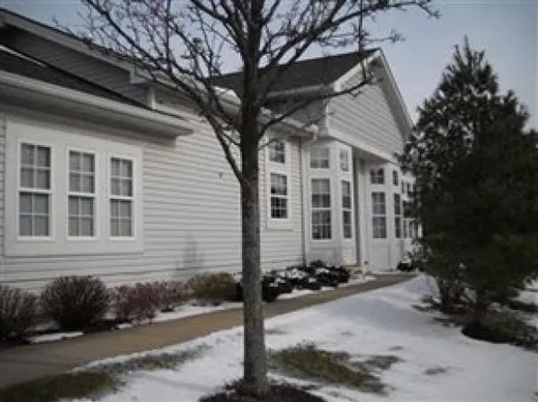 149 Blossom Ln #8, Chagrin Falls, OH 44022