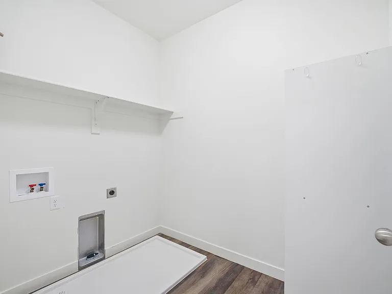 394 W Parkway Dr — Photo 18