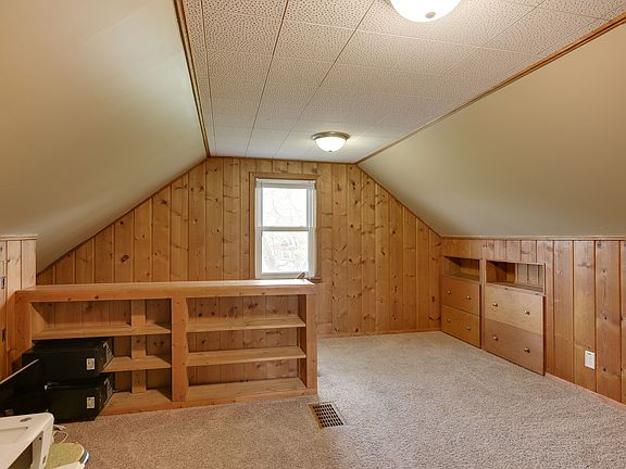 3rd image of 9048 Taylor St NE