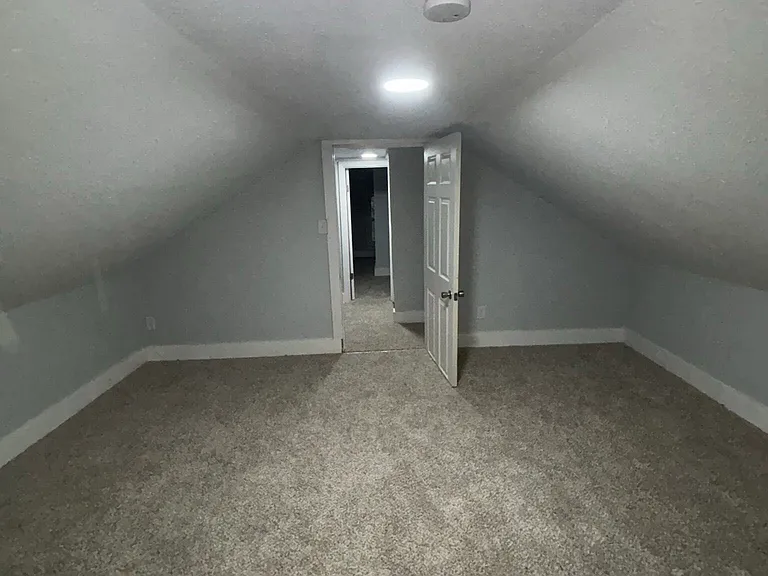 2321 Greenwood Ave — Photo 6