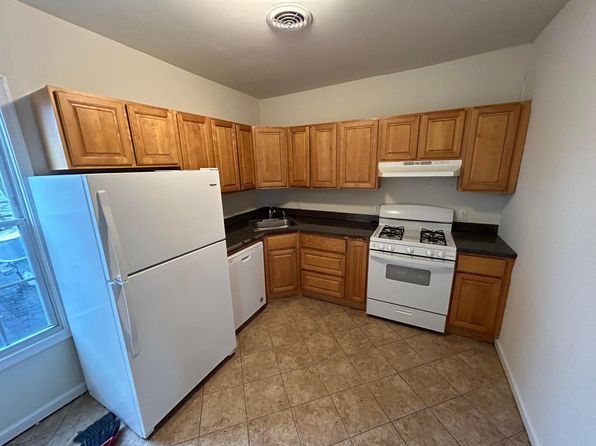 400 Main St APT A