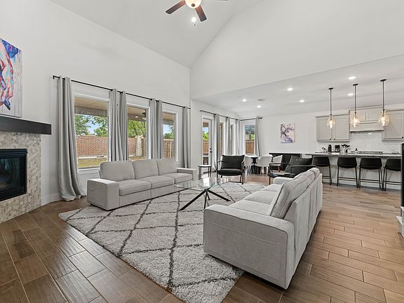 2nd image of 801 Lake Cove Dr