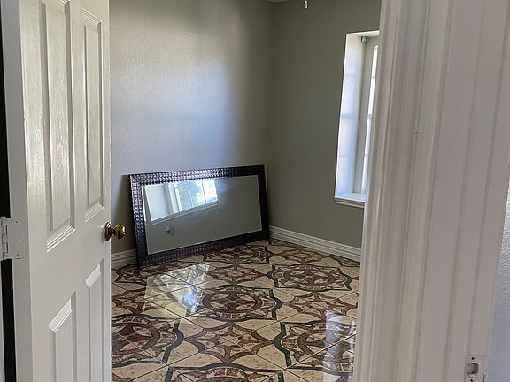5th image of 313 Creekwood Ln