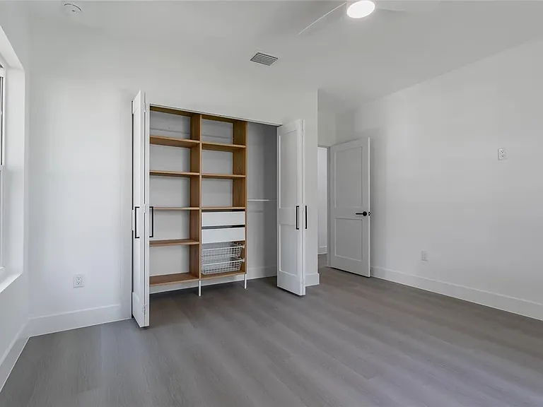 2327 26th Ave S — Photo 18
