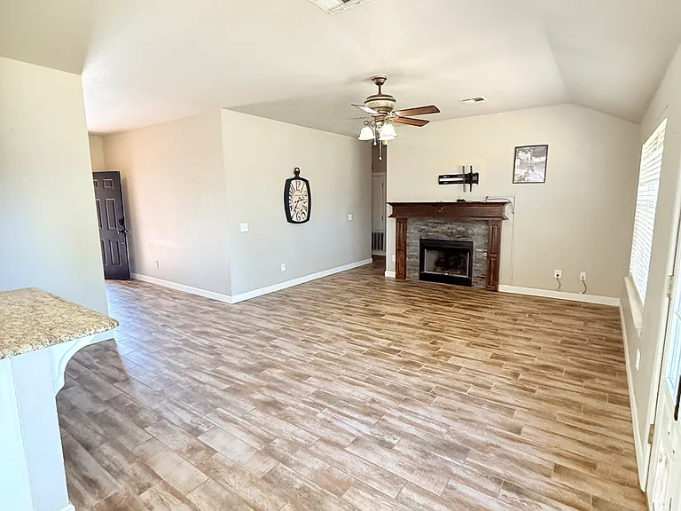 1801 Brittany Ln — Photo 11
