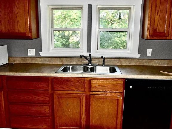 4th image of 1503 Paris Rd