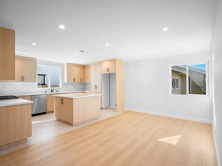 10657 Knapp St — Photo 8