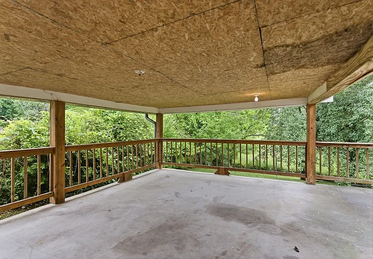 1415 Creekwood Dr — Photo 11