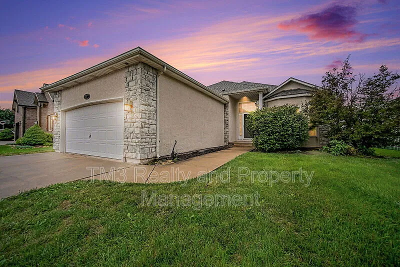 3 bed, 3.0 bath, 1868 sqft, $2,450 — Photo 1