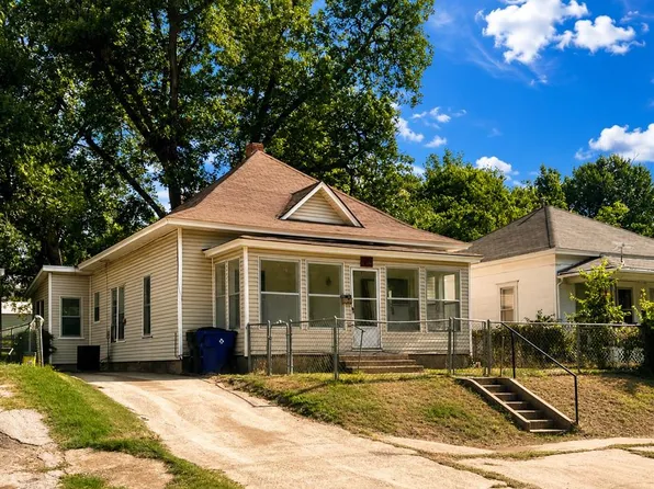 1112 W Dakota Ave, Chickasha, OK 73018