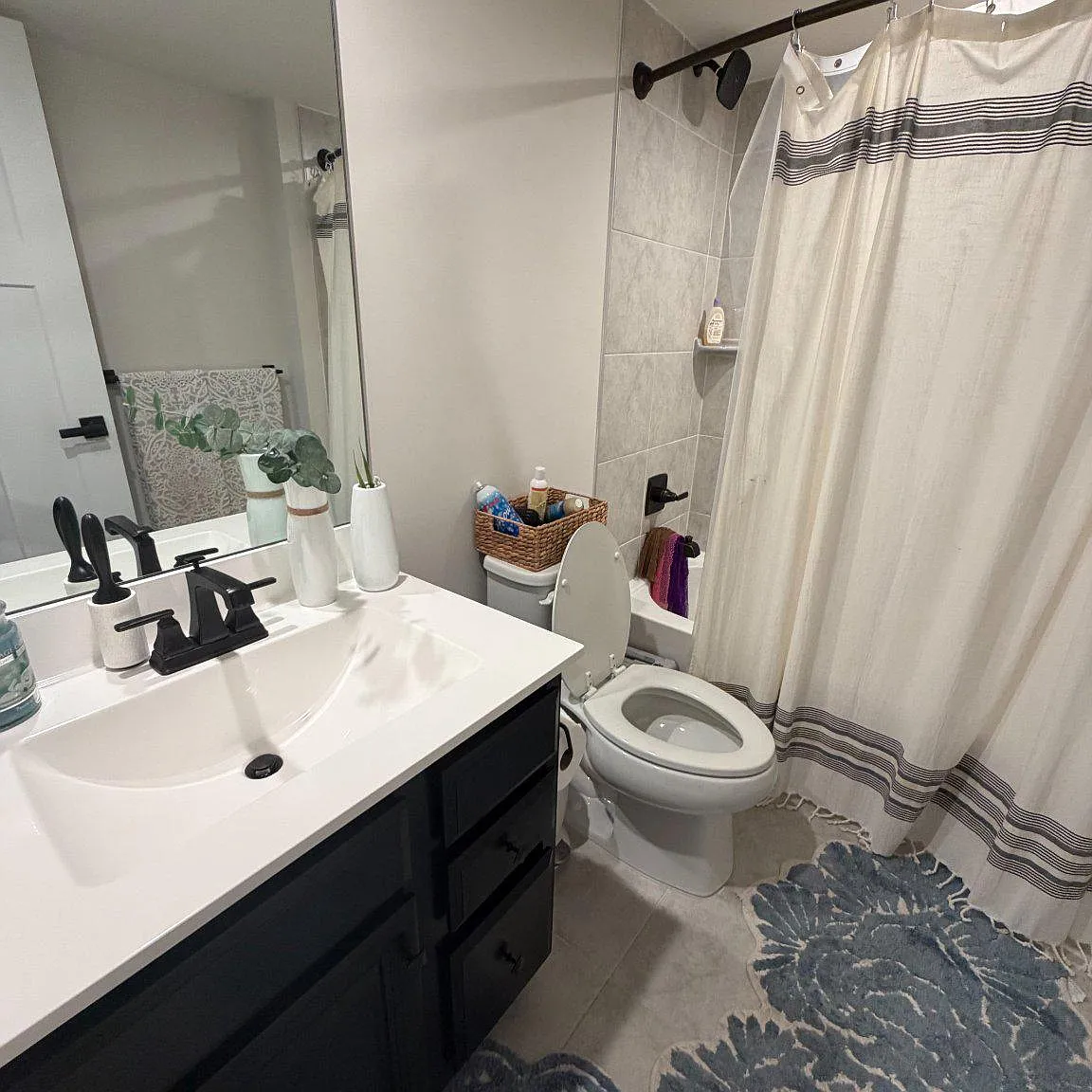 3 bed, 3.5 bath, 2412 sqft, $3,350 — Photo 4