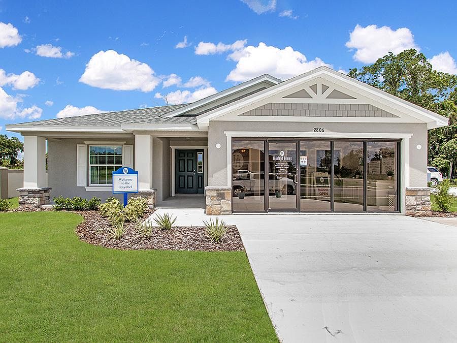 Welcome to the Raychel model home at Jackson Crossing in Palmetto, FL.