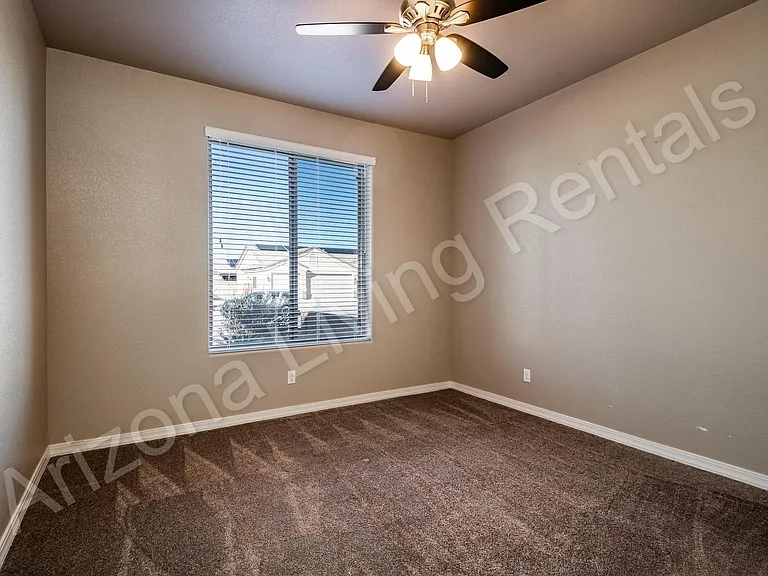 1726 E Aloe St — Photo 11
