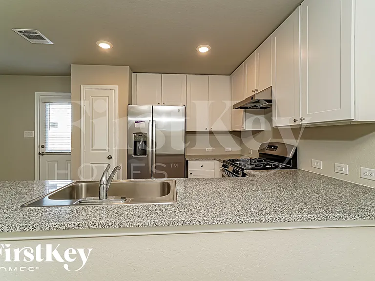 10707 Prusiner Dr — Photo 8