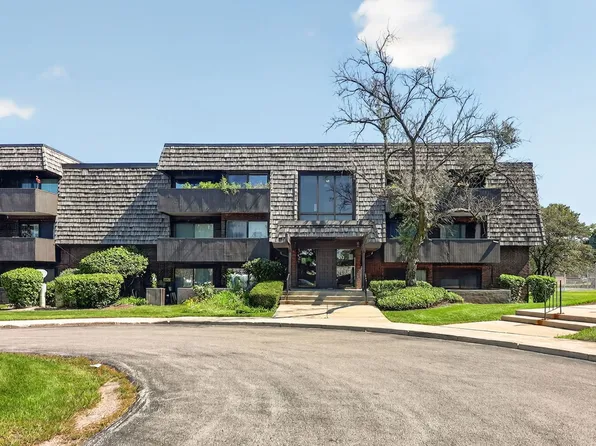 513 Timber Ridge Dr APT 105C, Carol Stream, IL 60188