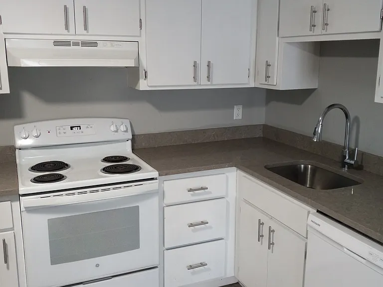 566 Washington St #1 — Photo 9