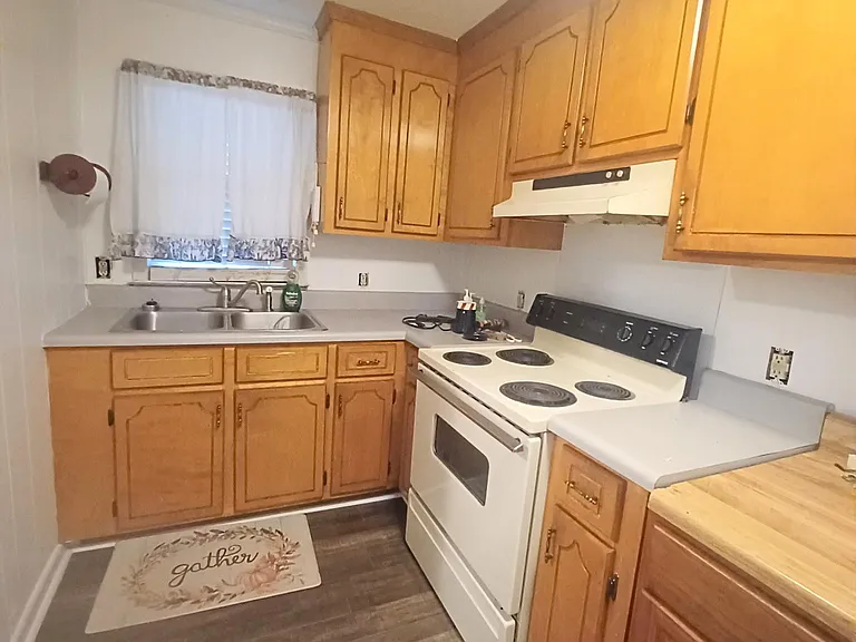 803 King St — Photo 2