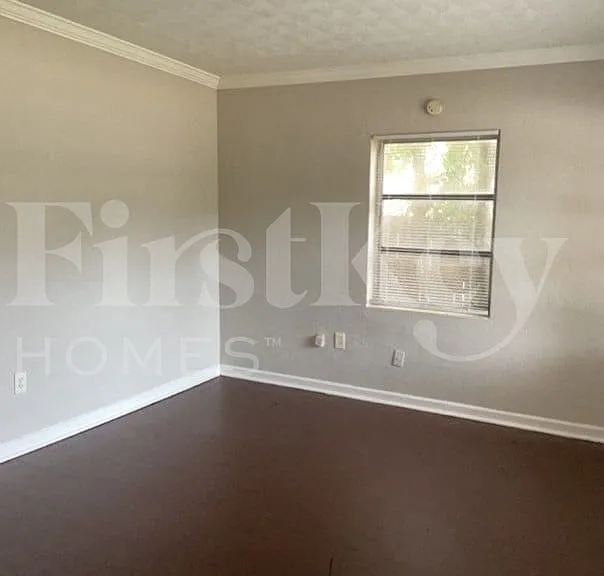 1324 N Powers Dr — Photo 8
