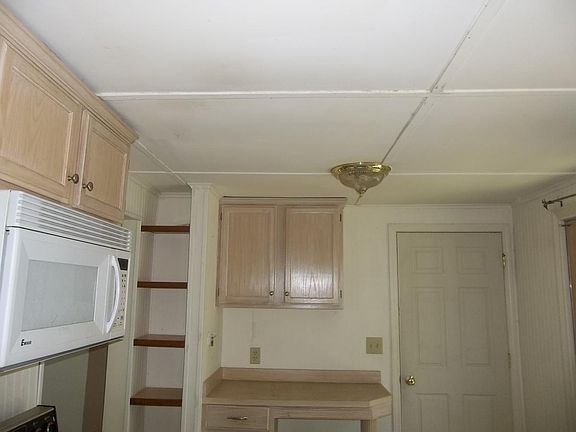 Built-in desk and shelving