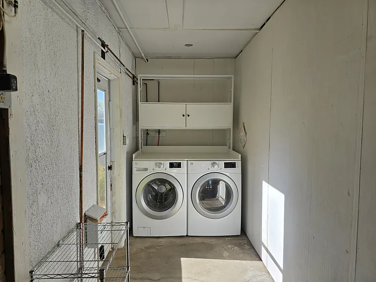 623 N Jerrie Ave — Photo 25