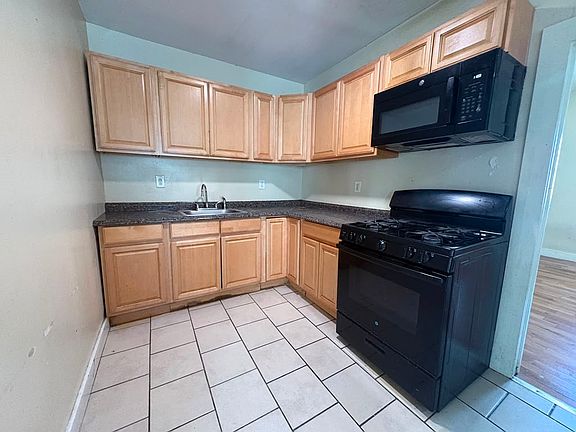 5th image of 564 Howard Ave #2R