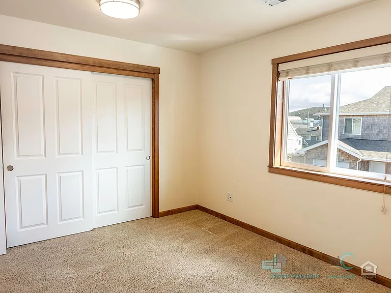 720 Avenue G — Photo 8