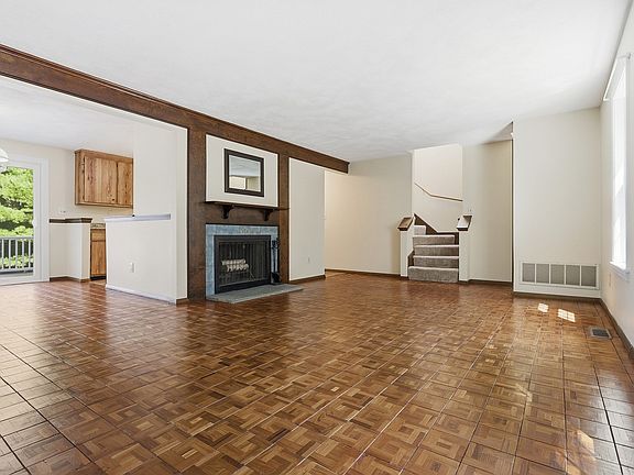 4th image of 100 Baldwin Ln #100