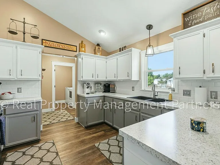 11425 Prairie Ave — Photo 14