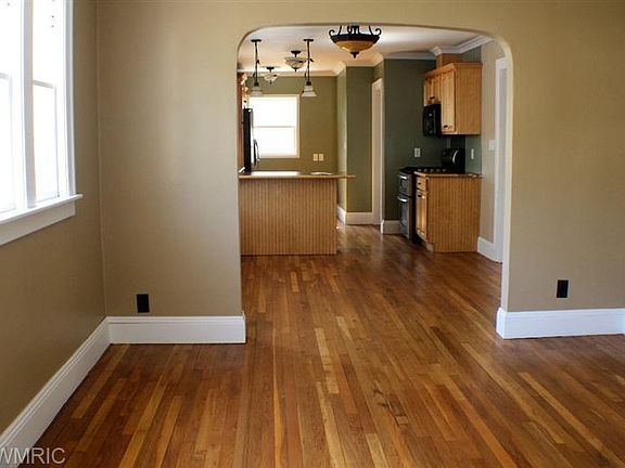 5th image of 2215 Camden Ave SW