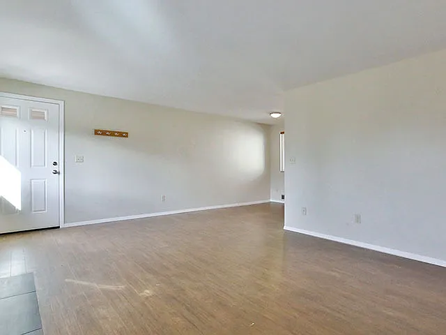 3553 SE Yamhill St — Photo 3