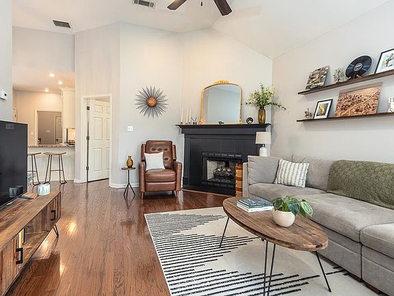4th image of 1033 Island Pl E