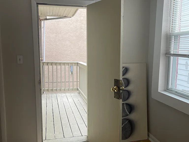 224 W Monument St #2R — Photo 18