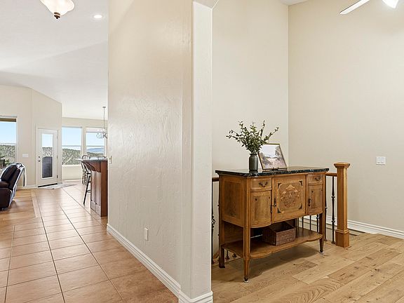 5th image of 556 S Josie Cir